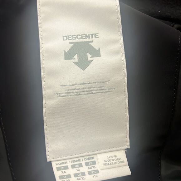 DESCENTE STELLA PERFORMANCE BLACK HOODED LUXURY VEST SIZE 12 - Picture 7 of 14